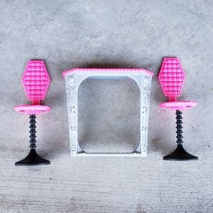 Monster High Deluxe High School Playset Desk + 2 Chairs MH